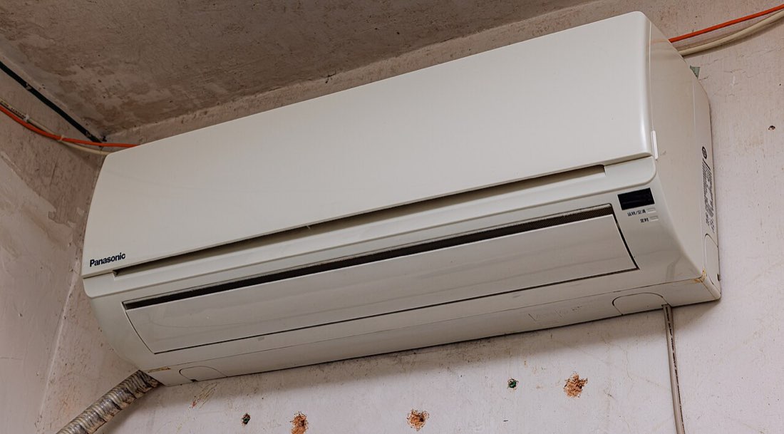 Unidade interna (evaporadora) de um ar-condicionado split de parede